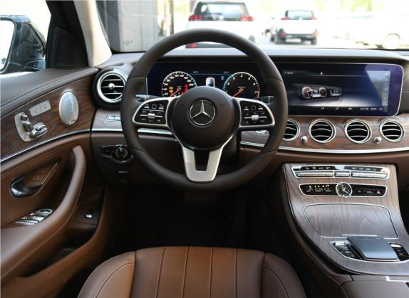 奔驰E级 2019款 E 350 L 4MATIC 中控类   驾驶位
