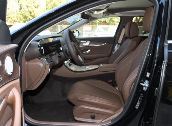 奔驰E级 2019款 E 350 L 4MATIC 车厢座椅   前排空间