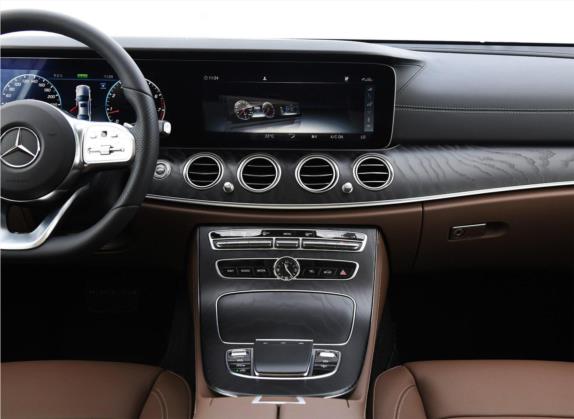奔驰E级 2019款 E 350 L 运动型 4MATIC 中控类   中控台