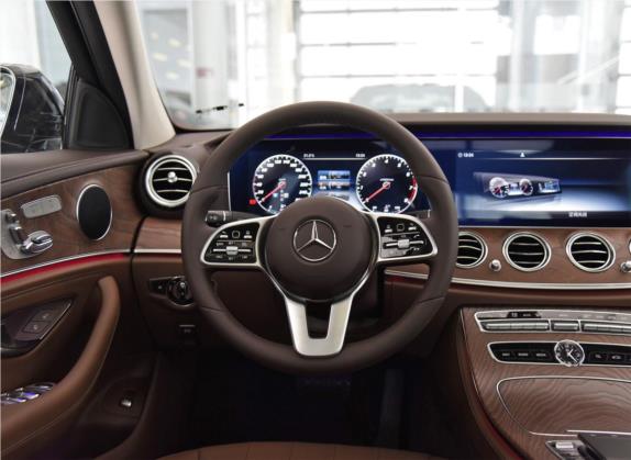 奔驰E级 2020款 E 300 L 时尚型 中控类   驾驶位