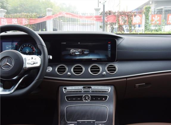 奔驰E级 2020款 E 260 L 运动型 中控类   中控台