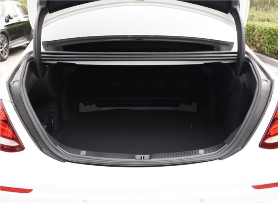 奔驰E级 2020款 E 260 L 运动型 车厢座椅   后备厢