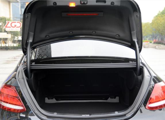 奔驰E级 2020款 E 260 L 车厢座椅   后备厢