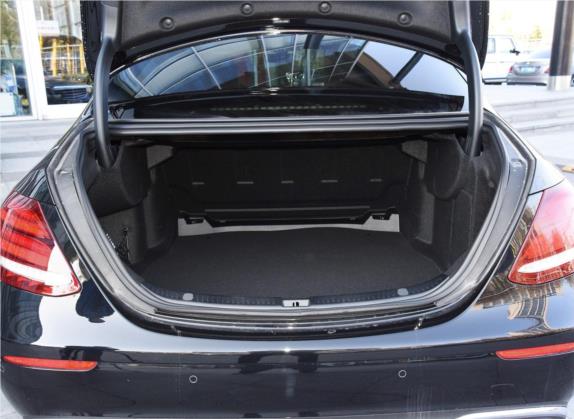 奔驰E级 2020款 E 260 L 4MATIC 车厢座椅   后备厢