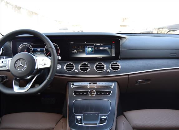 奔驰E级 2020款 E 260 L 运动型 4MATIC 中控类   中控台