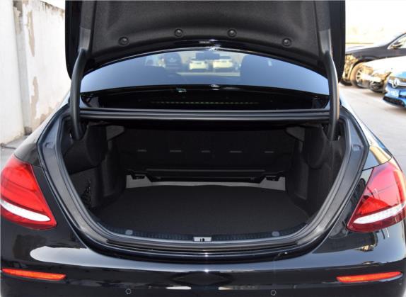 奔驰E级 2020款 E 260 L 运动型 4MATIC 车厢座椅   后备厢