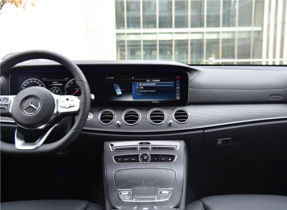 奔驰E级 2020款 E 300 L 运动时尚型 中控类   中控台