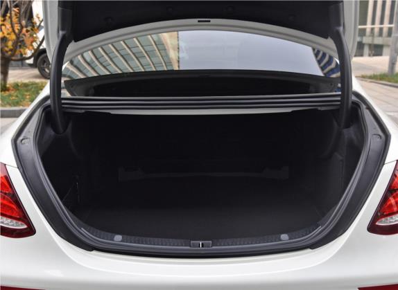 奔驰E级 2020款 E 300 L 运动时尚型 车厢座椅   后备厢