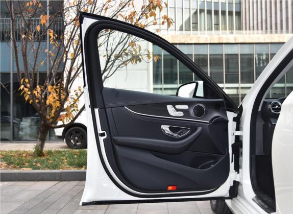 奔驰E级 2020款 E 300 L 运动时尚型 车厢座椅   前门板