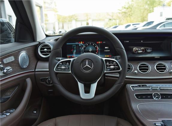 奔驰E级 2020款 E 300 L 豪华型 中控类   驾驶位