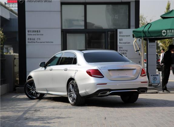 奔驰E级 2020款 E 350 L 运动型 4MATIC 外观   斜后