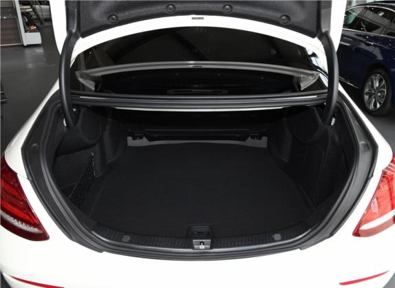 奔驰E级 2020款 改款 E 260 L 车厢座椅   后备厢