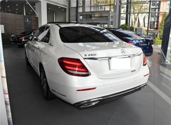 奔驰E级 2020款 改款 E 260 L 外观   斜后