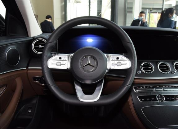 奔驰E级 2020款 改款 E 300 L 运动时尚型 中控类   驾驶位