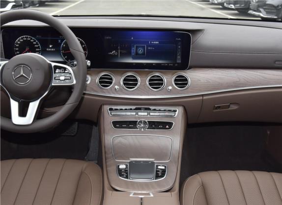奔驰E级 2020款 改款 E 300 L 殊享版 中控类   中控台