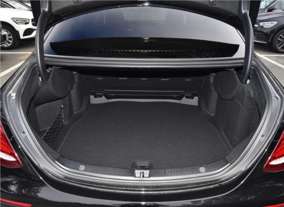 奔驰E级 2020款 改款 E 300 L 殊享版 车厢座椅   后备厢