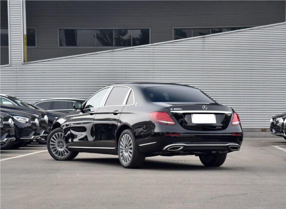 奔驰E级 2020款 改款 E 300 L 殊享版 外观   斜后