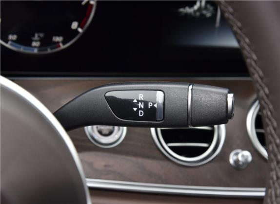 奔驰E级 2020款 改款 E 300 L 殊享版 中控类   挡把