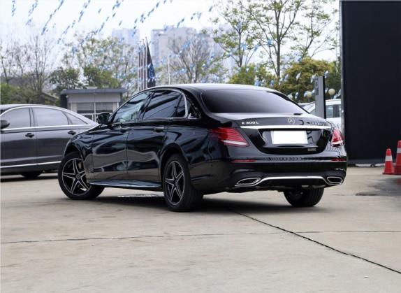 奔驰E级 2020款 改款 E 300 L 运动殊享版 外观   斜后