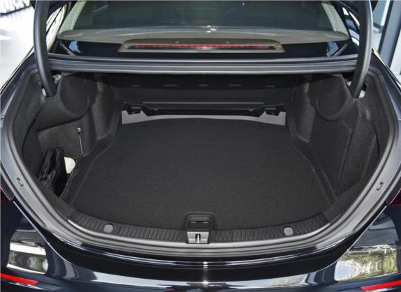 奔驰E级 2021款 E 300 L 豪华型 车厢座椅   后备厢