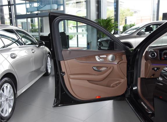 奔驰E级 2021款 E 300 L 豪华型 车厢座椅   前门板