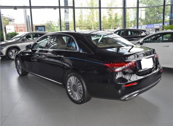 奔驰E级 2021款 E 300 L 豪华型 外观   斜后