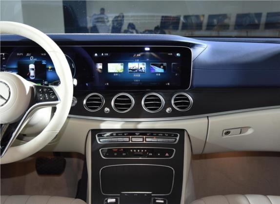 奔驰E级 2021款 E 350 L 4MATIC 中控类   中控台