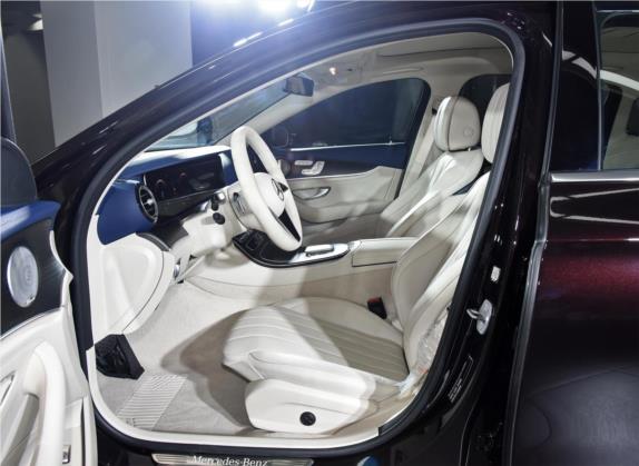奔驰E级 2021款 E 350 L 4MATIC 车厢座椅   前排空间