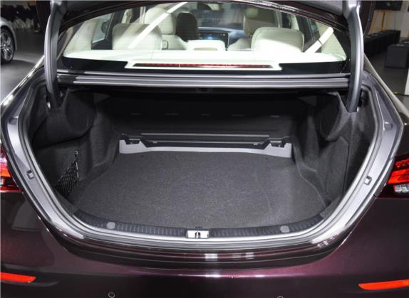 奔驰E级 2021款 E 350 L 4MATIC 车厢座椅   后备厢