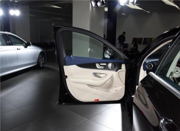 奔驰E级 2021款 E 350 L 4MATIC 车厢座椅   前门板