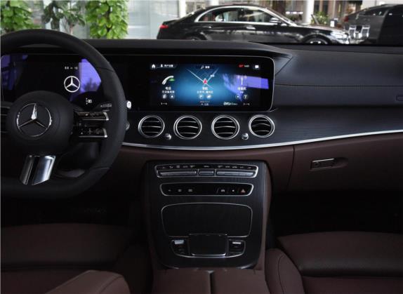 奔驰E级 2021款 改款 E 260 L 运动型 4MATIC 中控类   中控台