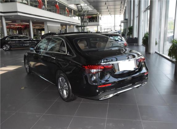 奔驰E级 2021款 改款 E 260 L 运动型 4MATIC 外观   斜后