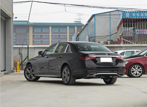 奔驰E级 2021款 改款 E 300 L 运动时尚型 外观   斜后