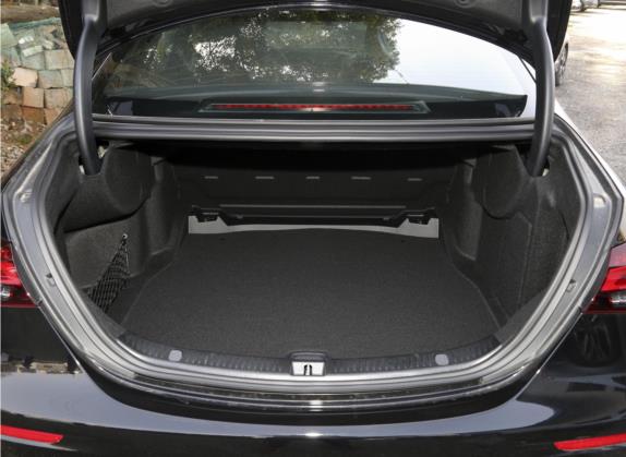 奔驰E级 2021款 改款 E 300 L 运动豪华型 车厢座椅   后备厢