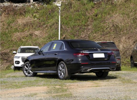 奔驰E级 2021款 改款 E 300 L 运动豪华型 外观   斜后