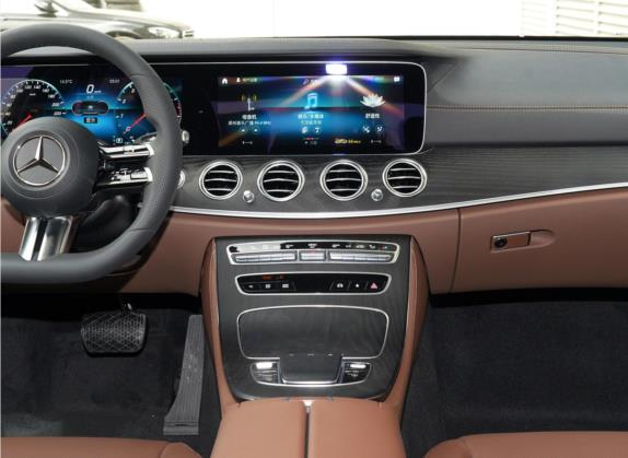奔驰E级 2021款 改款 E 300 L 运动尊贵型 中控类   中控台