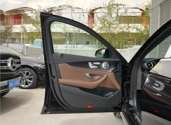 奔驰E级 2021款 改款 E 300 L 运动尊贵型 车厢座椅   前门板