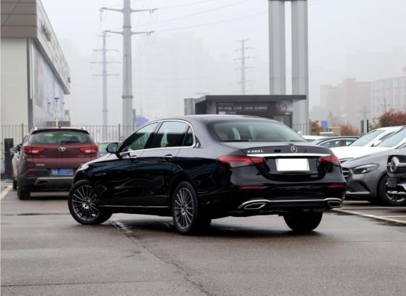 奔驰E级 2021款 改款 E 260 L 外观   斜后