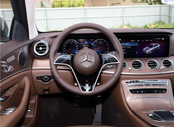 奔驰E级 2021款 改款 E 260 L 4MATIC 中控类   驾驶位