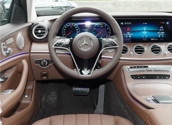 奔驰E级 2021款 改款 E 300 L 尊贵型 中控类   驾驶位