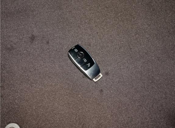 奔驰E级 2021款 改款 E 300 L 尊贵型 其他细节类   钥匙
