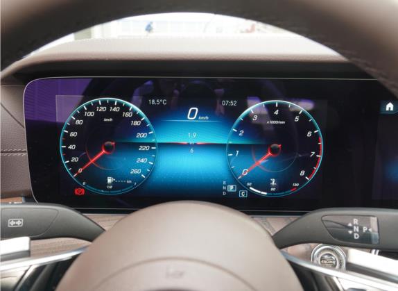 奔驰E级 2021款 改款 E 300 L 尊贵型 中控类   仪表盘
