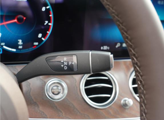 奔驰E级 2021款 改款 E 300 L 尊贵型 中控类   挡把