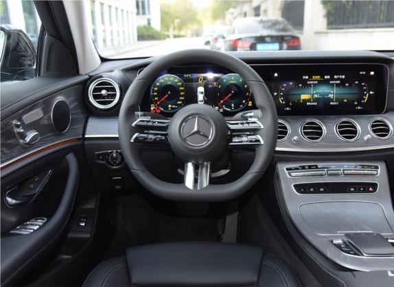 奔驰E级 2022款 E 260 L 运动型 中控类   驾驶位