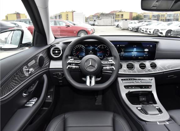 奔驰E级 2022款 E 300 L 运动时尚型 中控类   驾驶位
