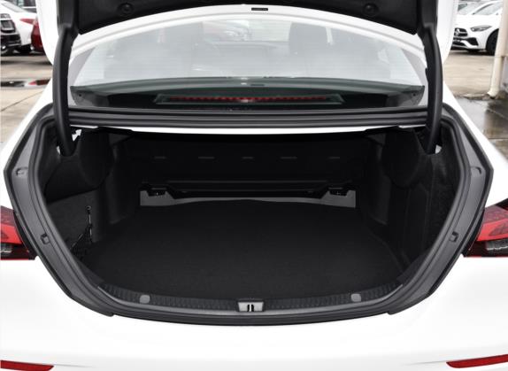 奔驰E级 2022款 E 300 L 运动时尚型 车厢座椅   后备厢