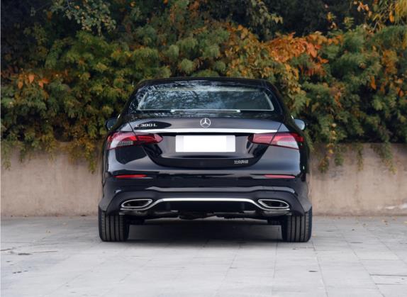 奔驰E级 2022款 E 300 L 运动豪华型 外观   正后