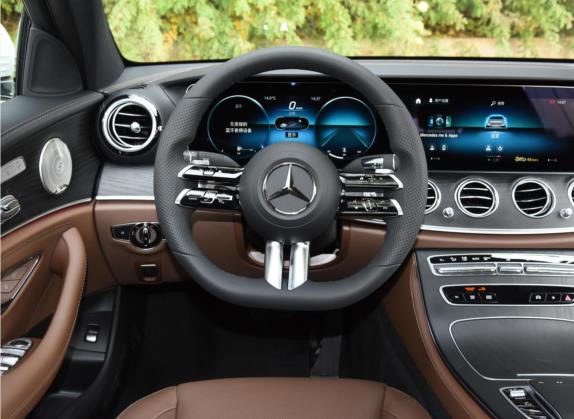 奔驰E级 2022款 E 300 L 运动尊贵型 中控类   驾驶位