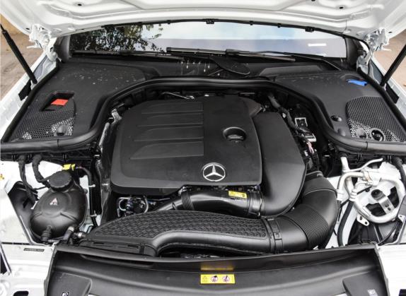 奔驰E级 2022款 E 300 L 运动尊贵型 其他细节类   发动机舱
