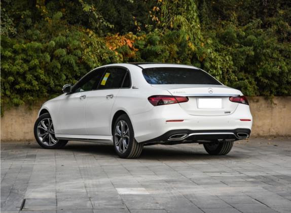 奔驰E级 2022款 E 300 L 运动尊贵型 外观   斜后
